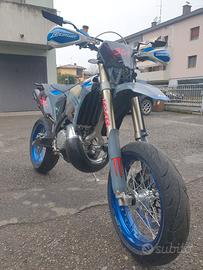 come nuova con accessori  in carbonio 