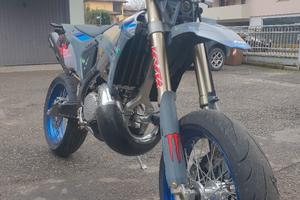 come nuova con accessori  in carbonio 