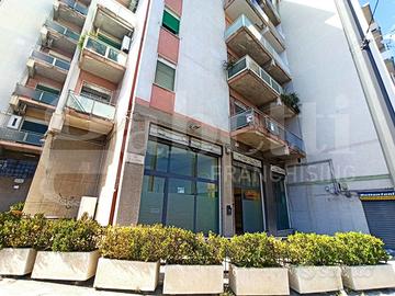 Via La Farina, locale di ampia metratura