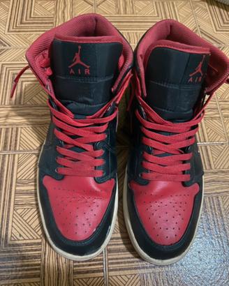 Air Jordar 1 rosse e nere