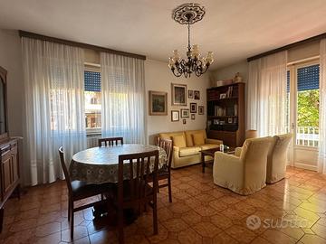 Ampio quadrilocale Verano Brianza