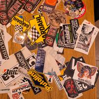 lotto di adesivi vari tenuti come collezione 