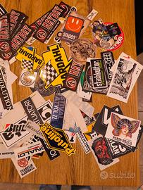 lotto di adesivi vari tenuti come collezione 