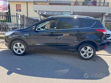 Ford Kuga 2.0 TDCI 163 CV 4WD Powershift Titanium