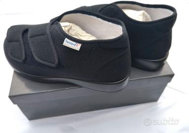 Varomed genua  pantofola unisex in nero, tag