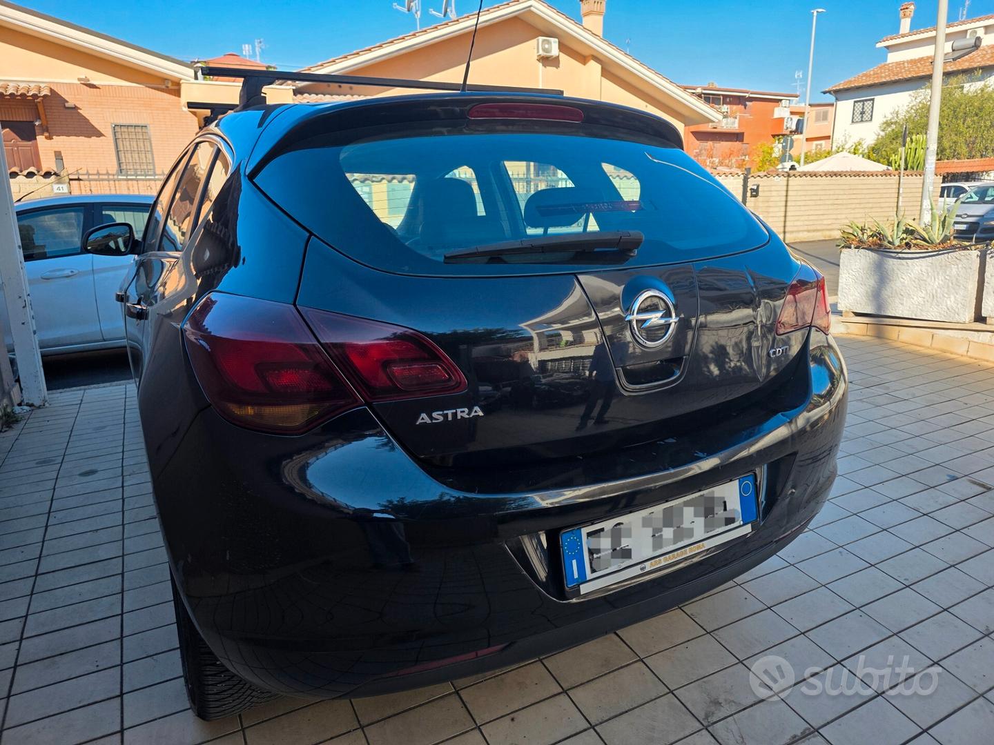 Opel Astra 2011 photo 4
