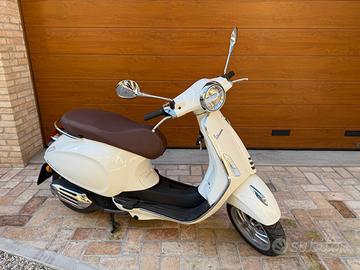Vespa Primavera 125 cc bianca