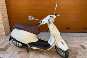Vespa Primavera 125 cc bianca