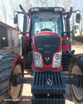 Trattore Valtra N 123 Versu