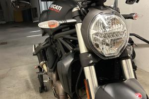 Ducati Monster 821 dark