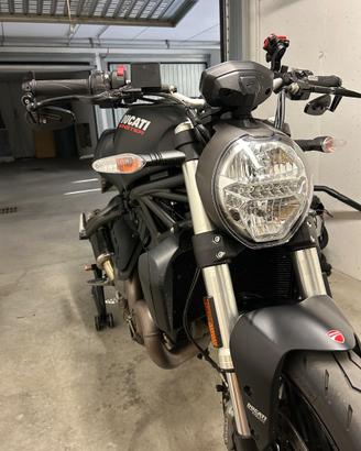 Ducati Monster 821 dark