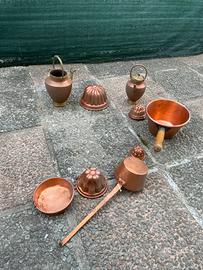 Pentolino,teiere,ciotola e altro (9 pezzi)in rame
