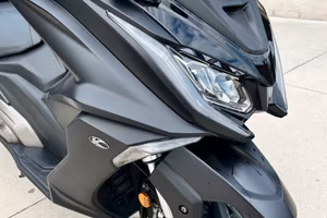 Kymco Ak550