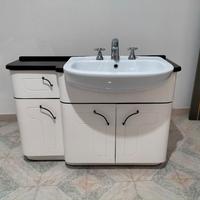 Mobile bagno con specchio accessoriato