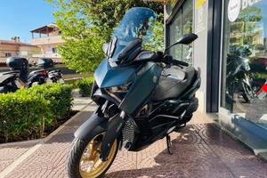 YAMAHA X-MAX 300 TUTTO INCLUSO ANCHE PASSAGGIO!