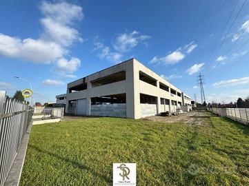 Immobile di 825 m² a Cerro Maggiore