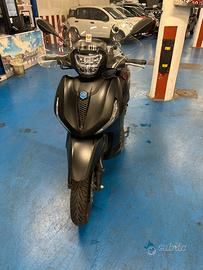 Beverly 300 2024