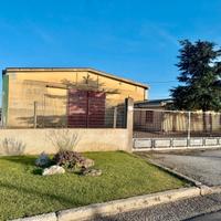 Capannone COMMERCIALE 720 mq + Area 1000 mq