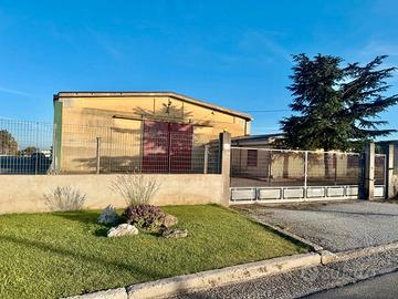 Capannone COMMERCIALE 720 mq + Area 1000 mq