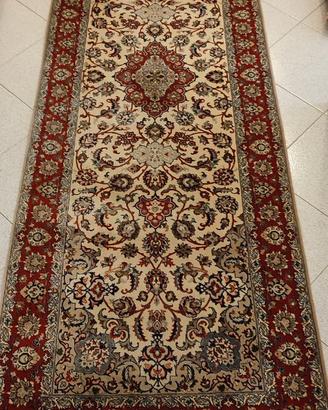 Tappeto persiano passatoia di Isfahan in seta.