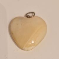 Ciondolo cuore in conchiglia 