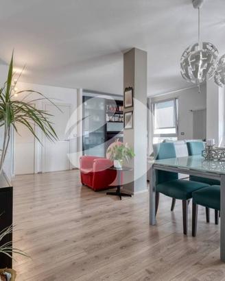 Attico / Mansarda di 258 m² con più di 5 locali e 