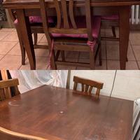 Vetrina e tavolo con sedie