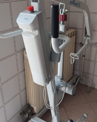 Sollevatore elettrico per disabili