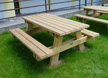 Tavolo da pic nic 200x148x70h cm in legno di pino con panche integrate