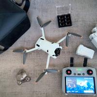 DJI Mini 4 Pro Fly More Combo 4 batterie e filtri