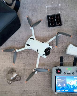 DJI Mini 4 Pro Fly More Combo 4 batterie e filtri