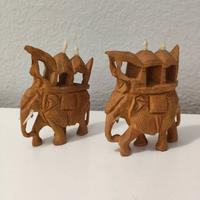 Coppia elefanti in legno di sandalo intagliati