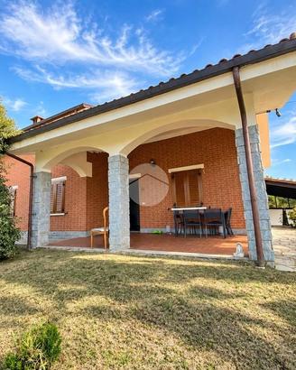VILLA SINGOLA A FRINCO