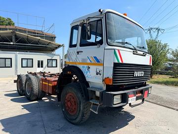 Iveco 330 35 a telaio 6x4