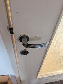 8 porte bianche vintage da laccare. alcune vetrate