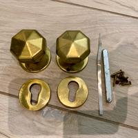 Pomello in ottone per porta