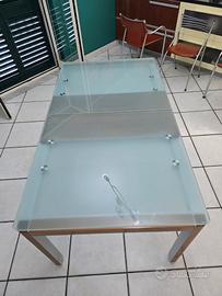 Tavolo allungabile in vetro con inserto in legno