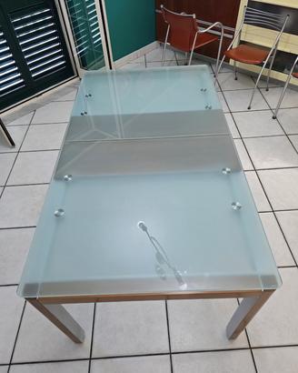 Tavolo allungabile in vetro con inserto in legno