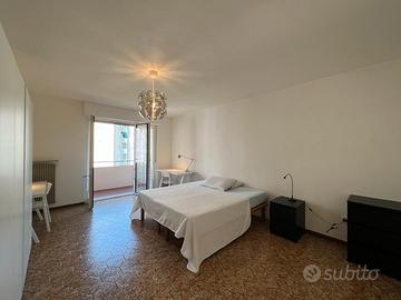 Ampia doppia uso singola in zona tranquilla da ago