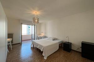 Ampia doppia uso singola in zona tranquilla da ago