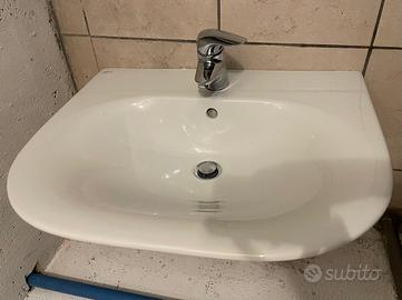 Lavandino Ideal Standard con miscelatore