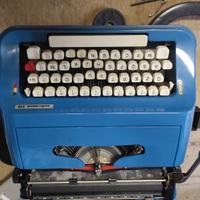 macchina da scrivere Olivetti con custodia 