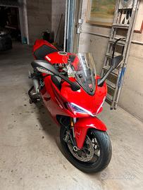 Ducati supersport 950 (2022)