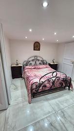 Camera: Letto Ferro Battuto e Trittico Classico