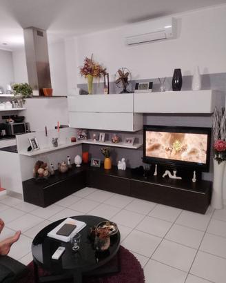 MOBILI SOGGIORNO E CUCINA