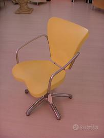 poltroncina parrucchiera gialla