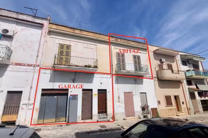 Abitazione piano 1° con locale al piano terra