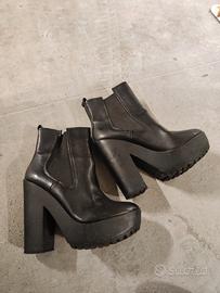 stivali neri con plateau e tacco alto gomma