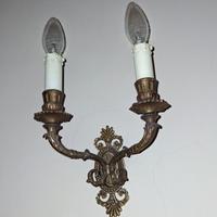 Vari lampadari ed applique antichi