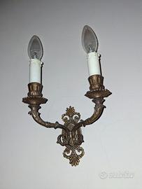 Vari lampadari ed applique antichi